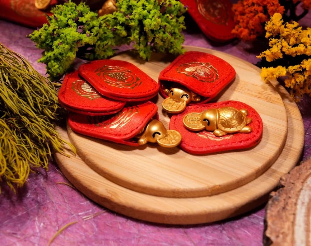 2026 Golden Turtle Charm – Bites onto Luck Never Lets Go